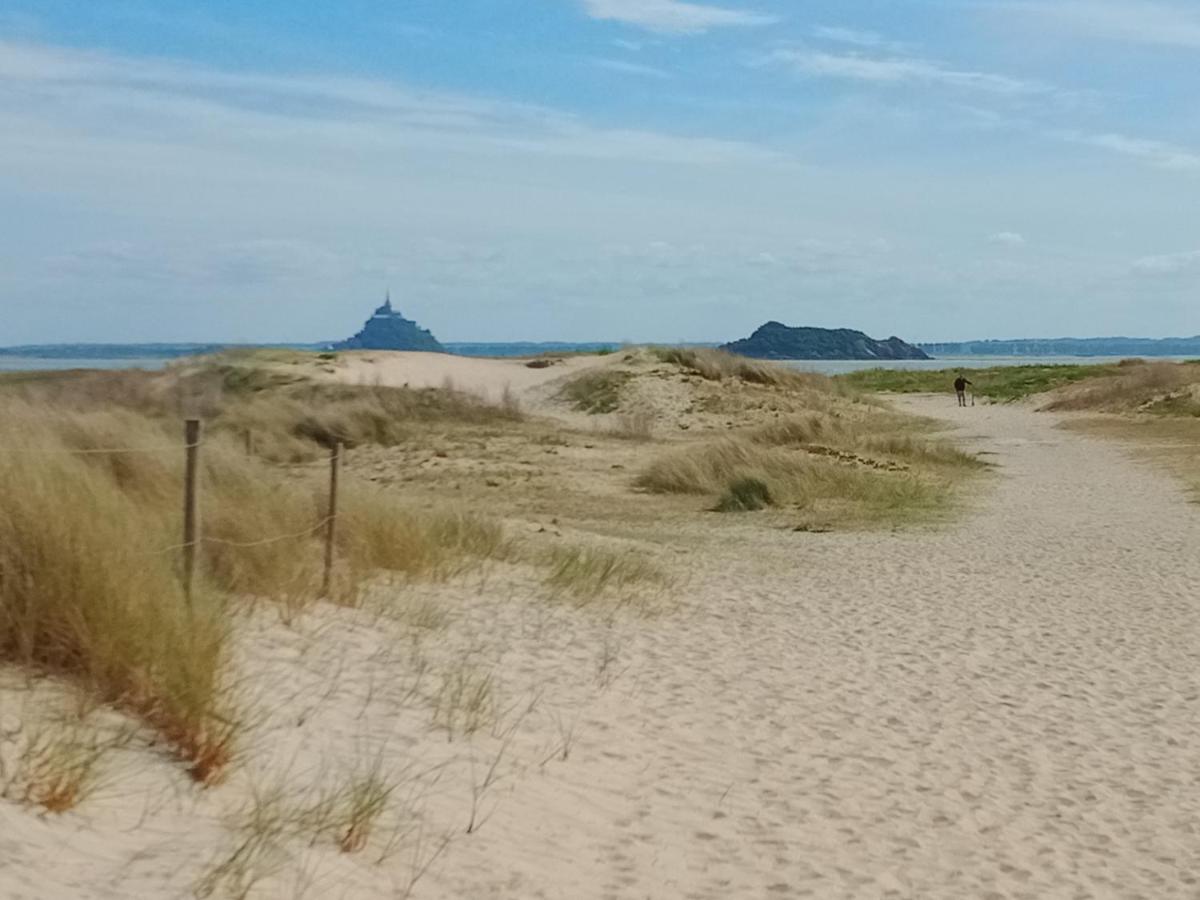 Domaine Des Tisseys Vue Sur Le Mont St Michel Dragey Exterior foto